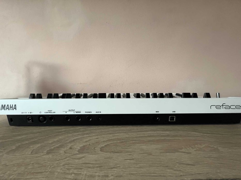 Yamaha Reface CS polyphonic Virtual Analog синтезатор