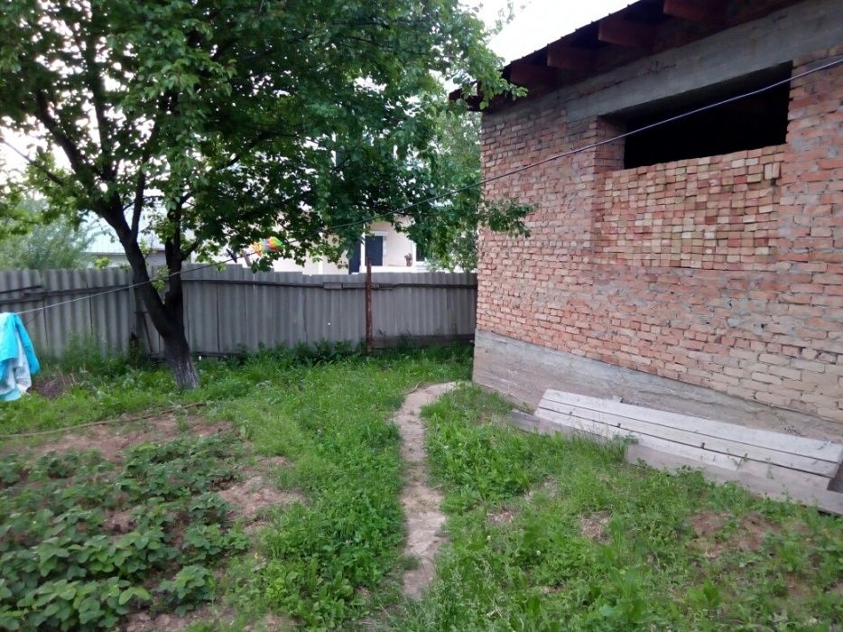 Продам дом недостроенный кирпичный