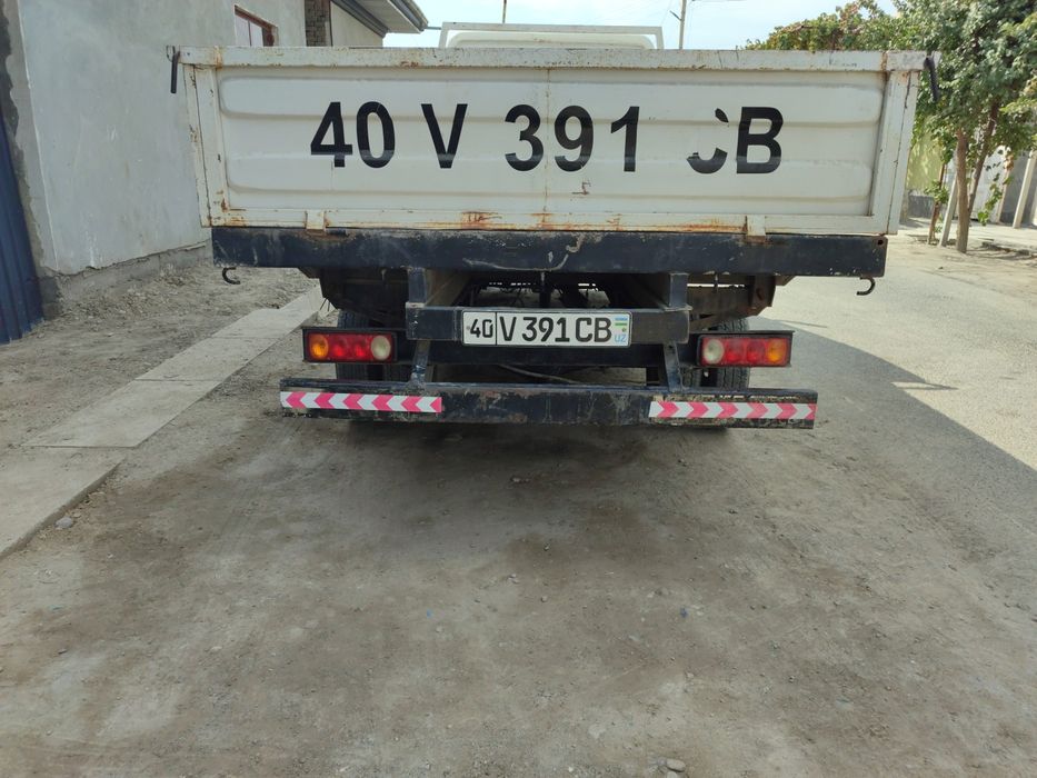 Gazel sotiladi. Yurib turgan.