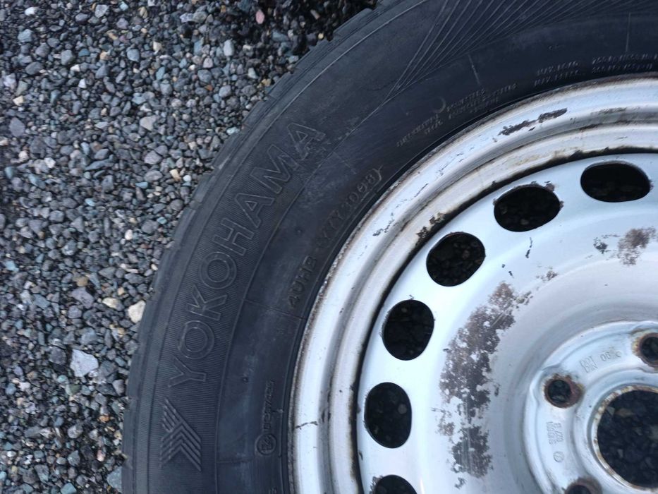 Vând roți cu anvelope iarnă