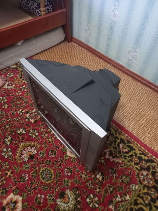 Eski LG televizor,ishlaydi holati yaxshi