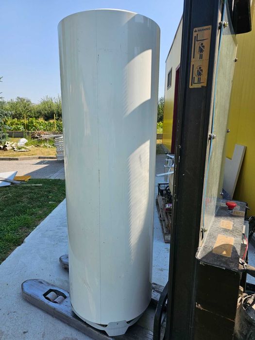 Продавам емайлиран бойлер Ariston 300L