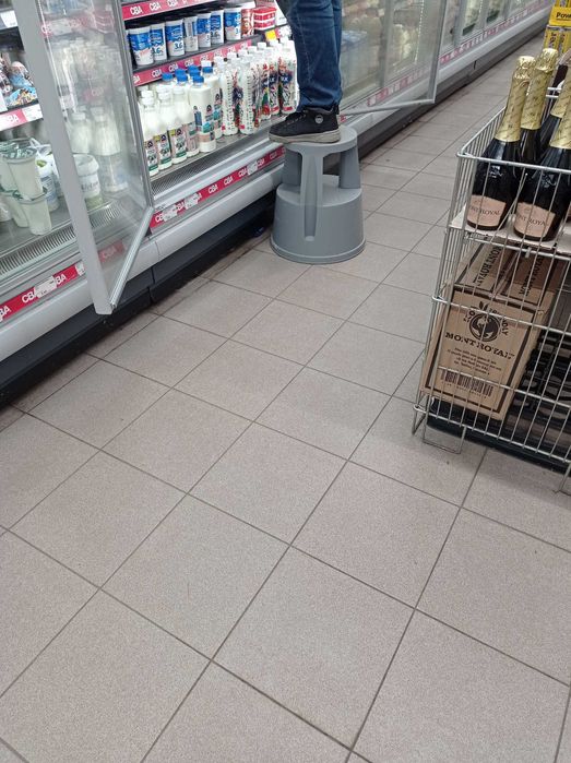 Помощно столче за магазини /на колелца/