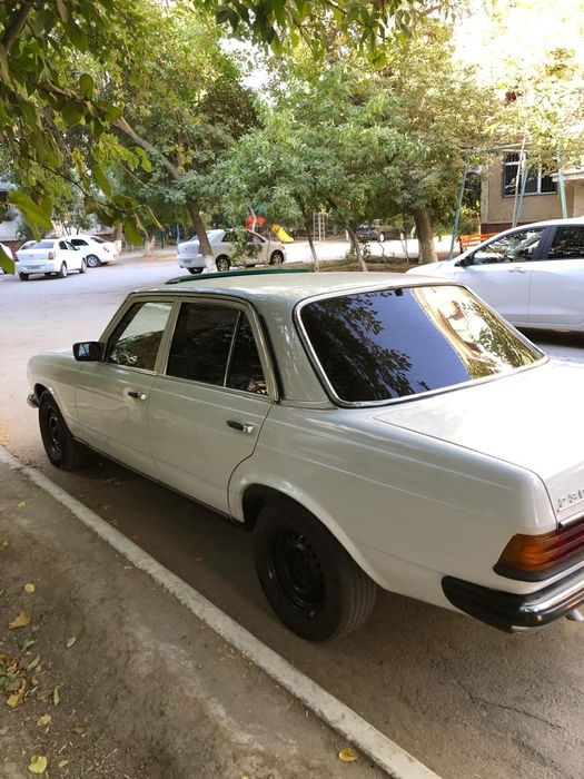 Легендарный мерседес с прицепом