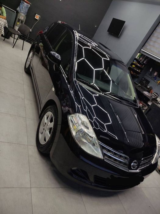 Nissan Tiida sotiladi.