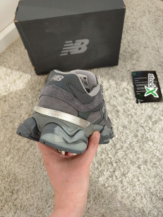 New Balance 9060 Magnet