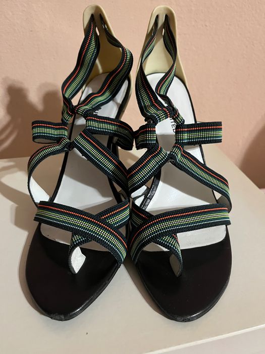 DKNY маркови сандали