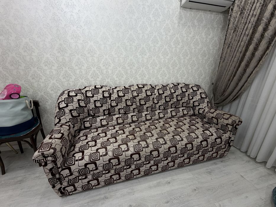 Диван для гостиной б/у.