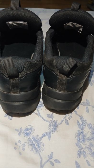 --Adidași Nike--