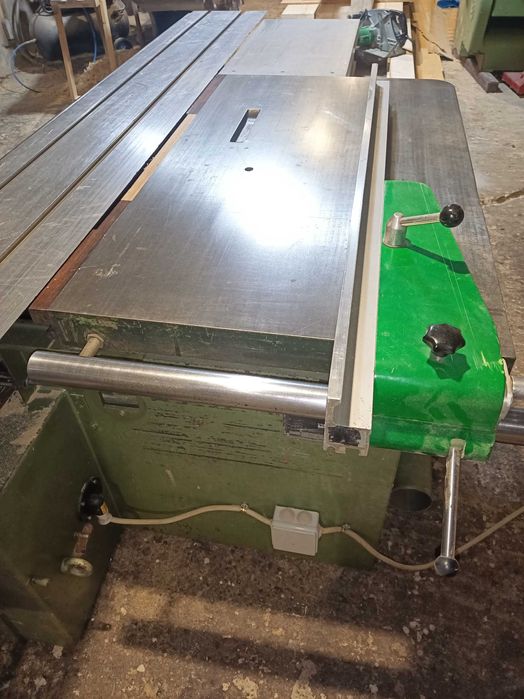 Utilaje tamplarie circular cu masa mobila