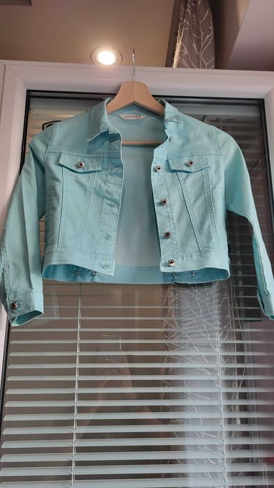 Продавам детски елеци и якета