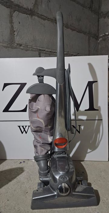 Пылесос Кіrвy. Очень мощный. Почти новый