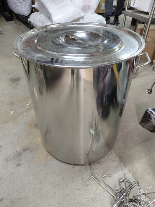 Продам кастрюлю 100 л