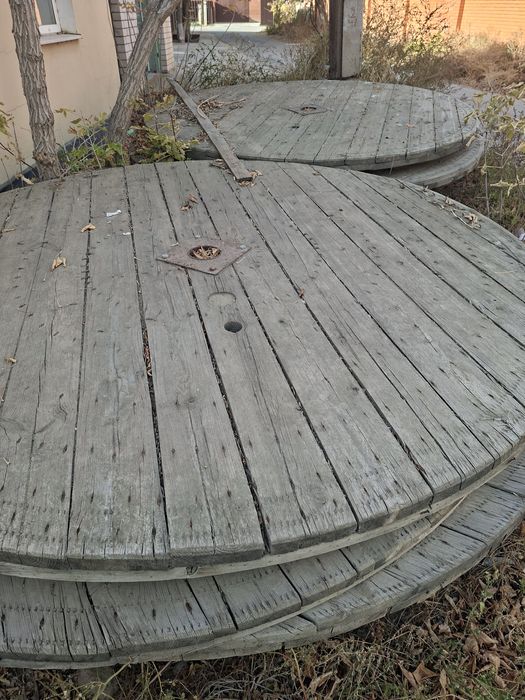 Доски от кабельных катушек