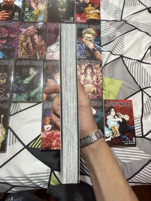 Vând sau schimb colecția completă jujutsu kaisen volumele 0-30