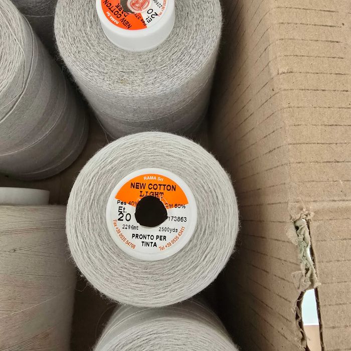 Ata de cusut 2300 mt/ con , grosime 20 , Made in Italy