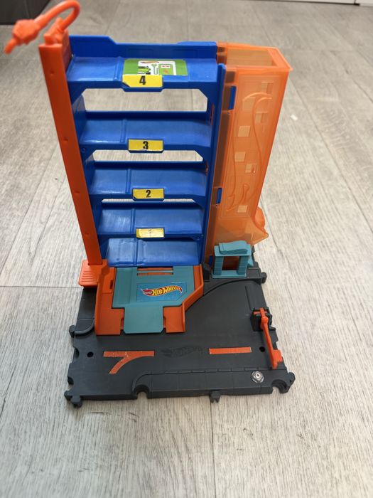 Продам 5 треков hot wheels