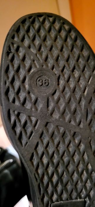 Кецове в черно и златно