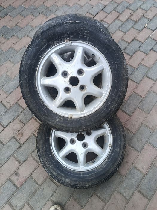 De vînzare 4 genți din aliaj pe 15 cu prindere 5 frezoanepentru detali