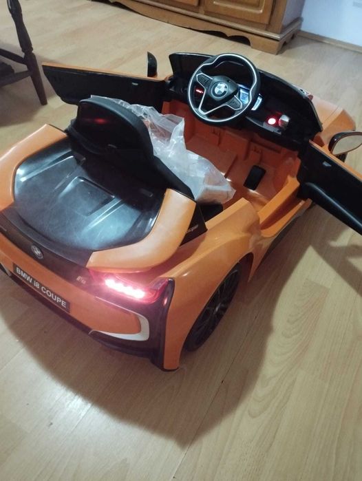 Masinuta cu acumulator pentru copii