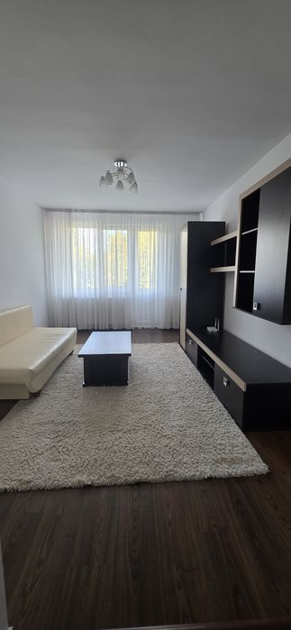 Închiriez apartament cu 2 camere in zona centrală