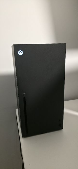 Xbox Series X – 1TB + 2 controllere + telecomandă multimedia