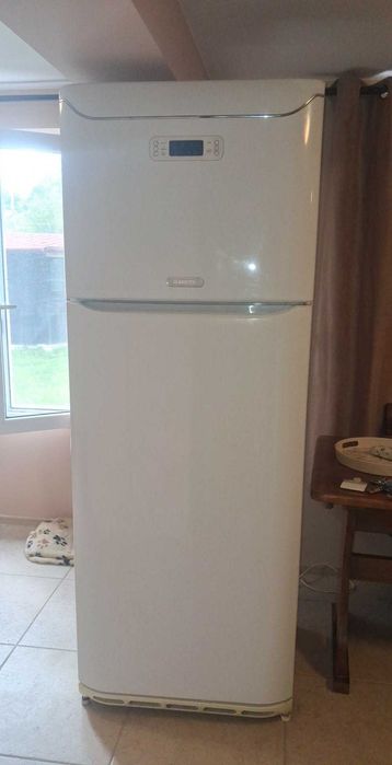 Хладилник с горна камера Hotpoint Ariston