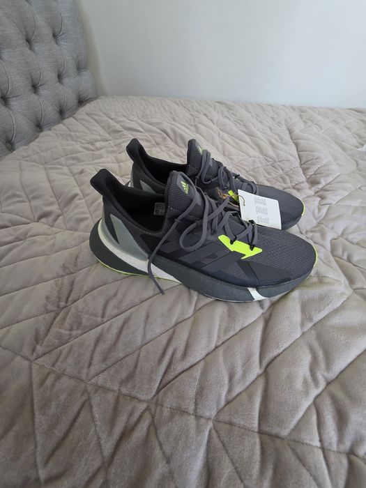 Продам оригинальные кроссовки Adidas