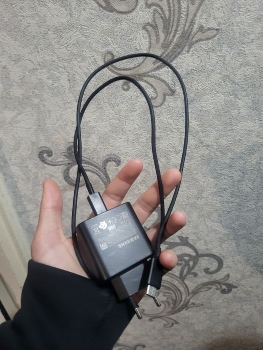 Samsung s21 5G  док есть