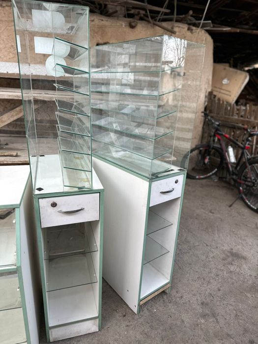 Срочно продам полки (8 шт ) , витрины ‼️