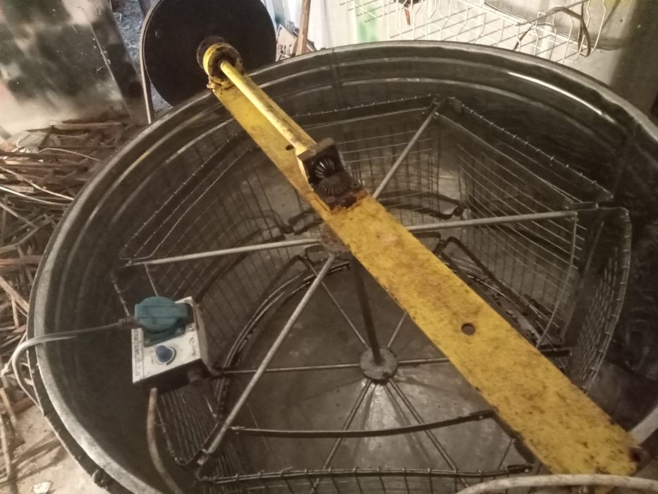 Центрофуга за мед