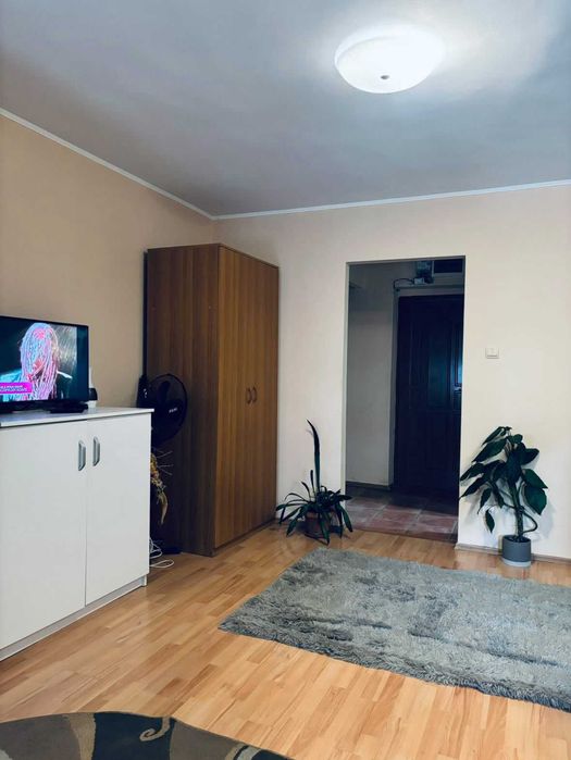 Vând Garsonieră Mobilată Zona Rogerius 30 Mp