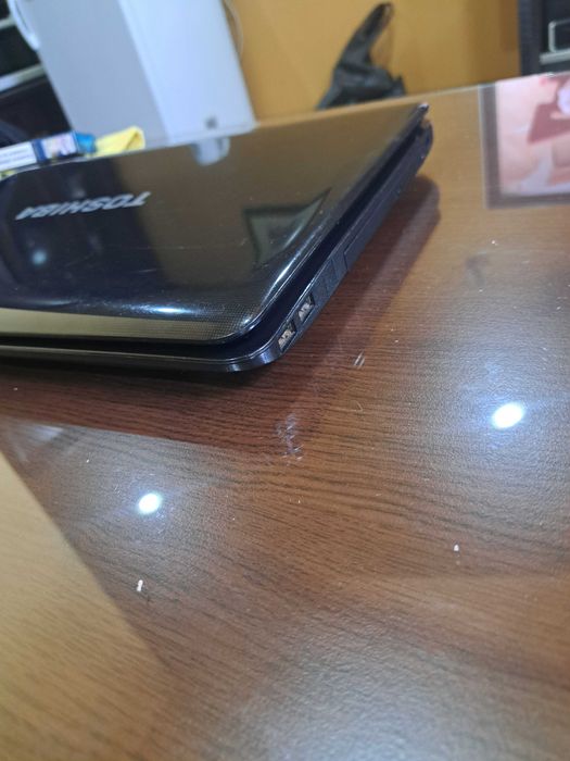 Продавам Лаптоп TOSHIBA Satellite L750!Юного запазен и и добе работещ!