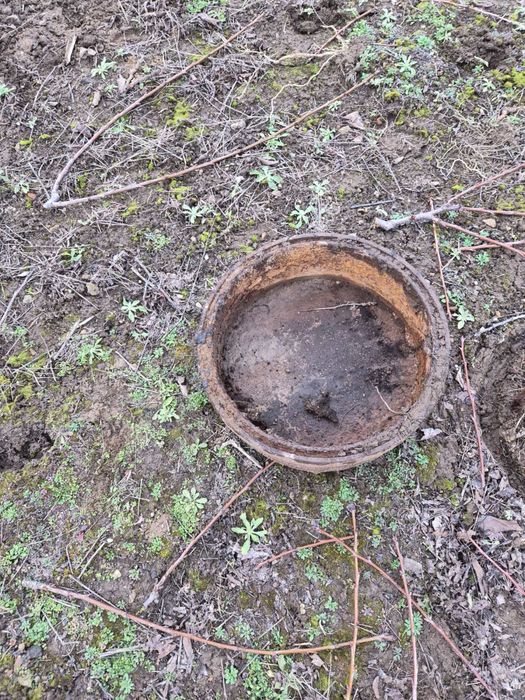 Хранилка , копана за храна на животни