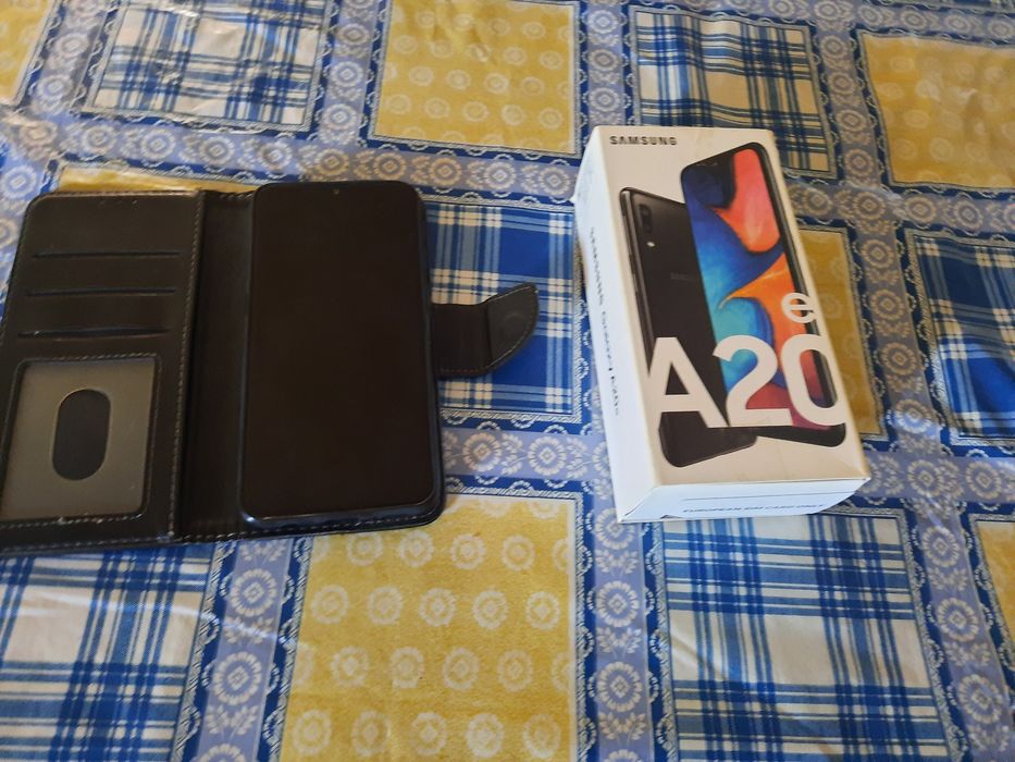 Продам самсунг а20е