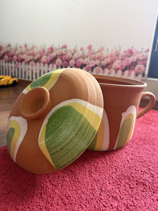 Глинен съд (гювеч) с капак 26 см – ръчна изработка, нов