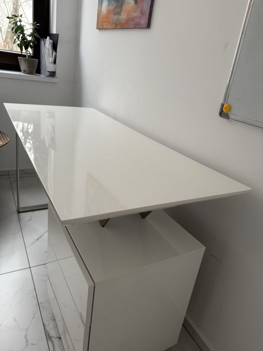 Birou modern futurist