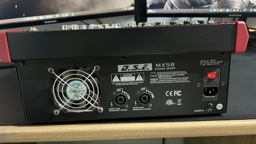 Mixer muzical audio activ DSE MC58 cu putere amplificare