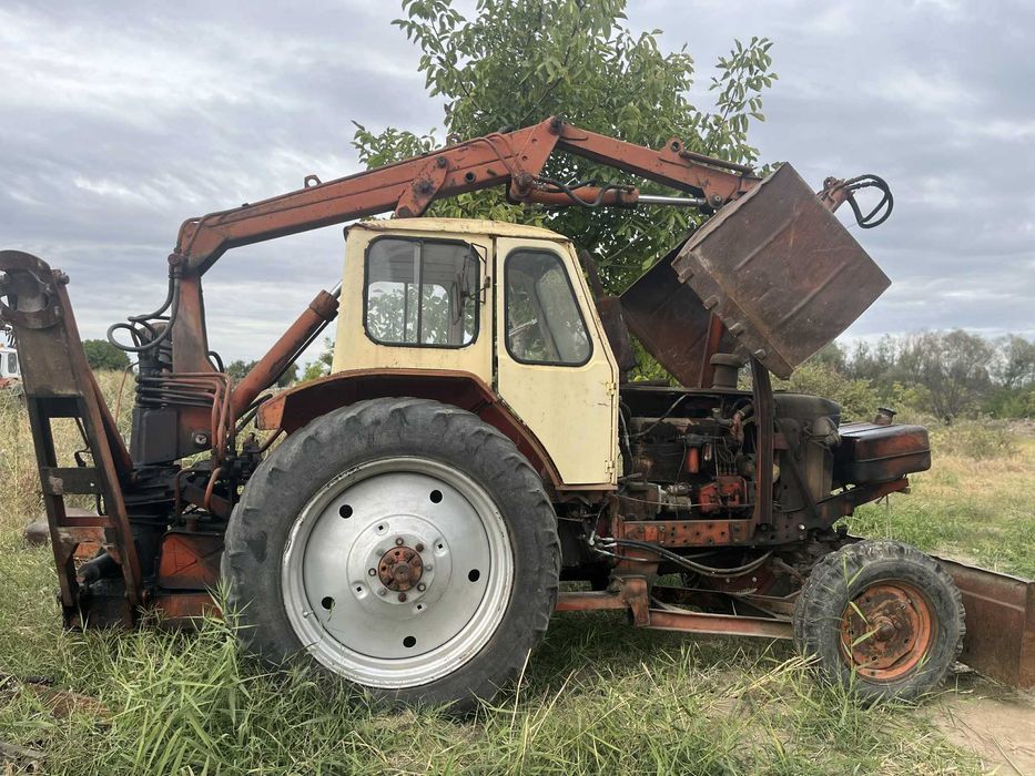 Продавам трактор ЮМЗ