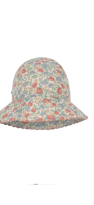 Бебешки шапки няколко вида