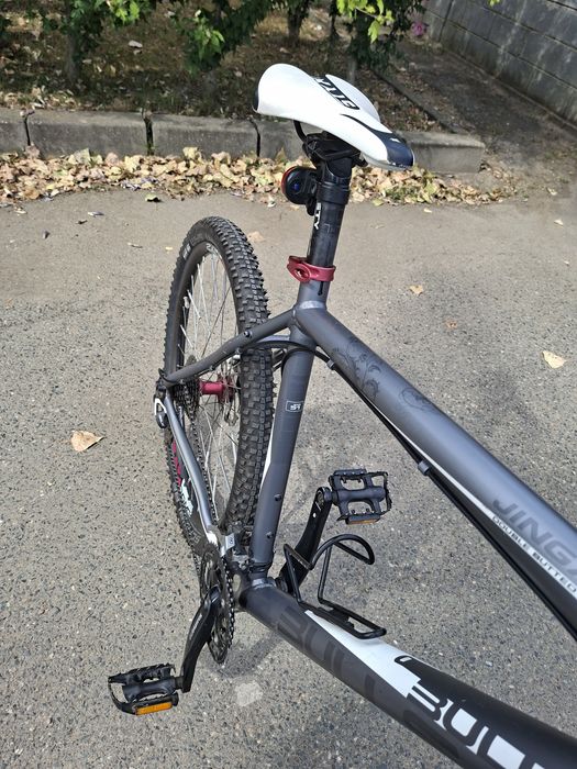 Bicicleta Bulls, frane hidraulice 
Furca telescopica, maneta blocaj