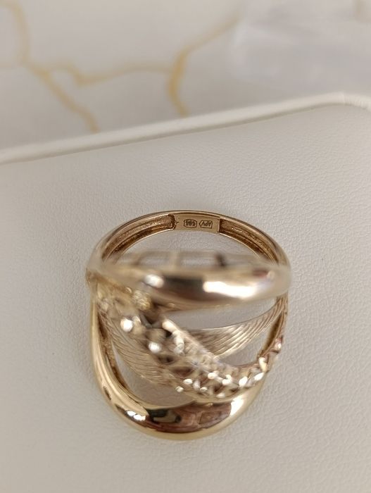 Золотое кольцо Турецкая модель проба 585,вес 3,37 размер 20+