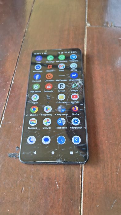 Sony Xperia 1VI със счупено стъкло