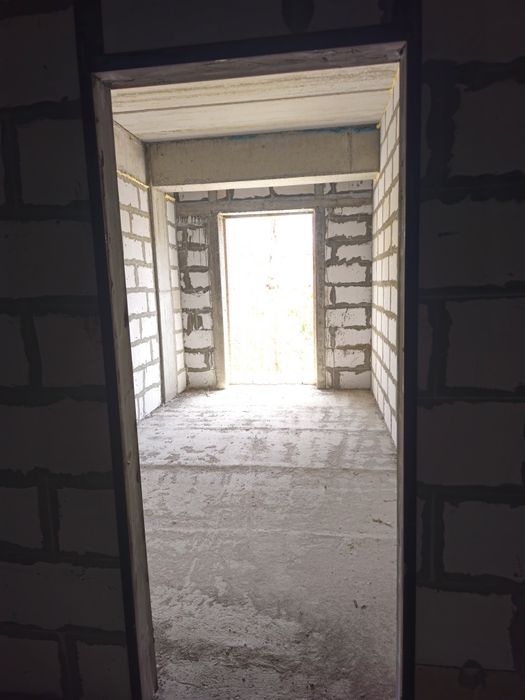 Янги курилган домда квартира сотилади!