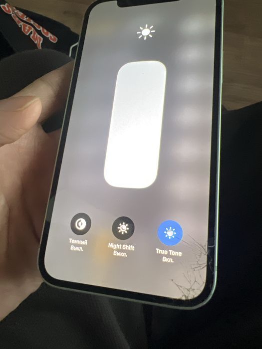Iphone 12 с трещиной