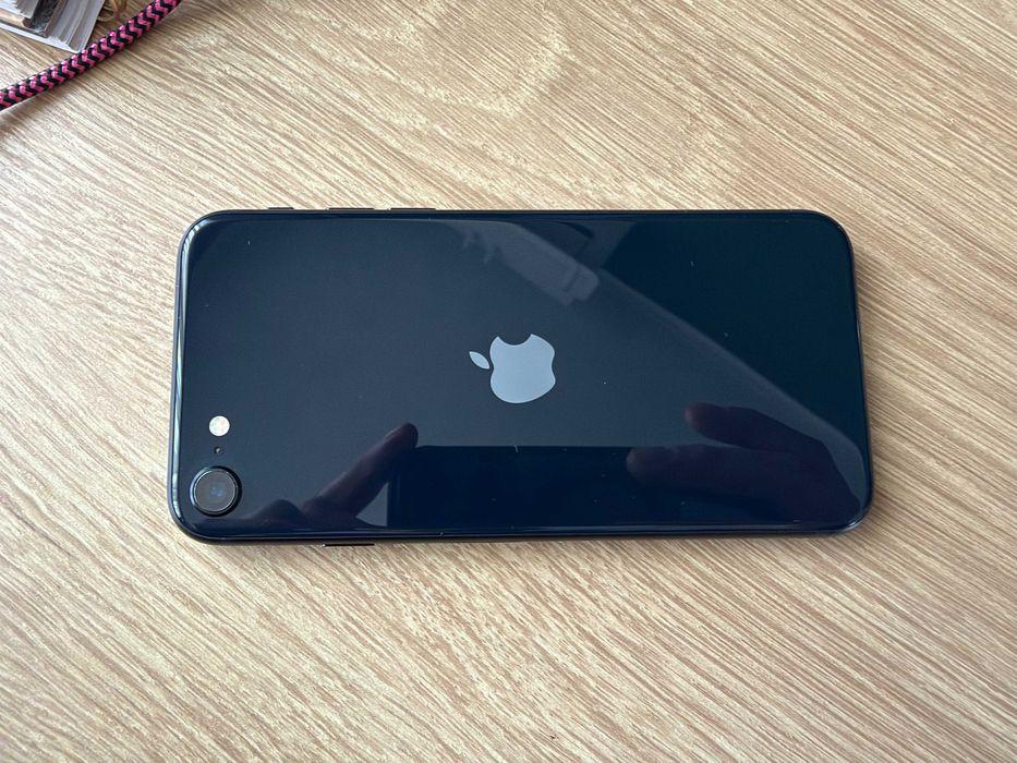 iPhone SE 2022 64GB черен