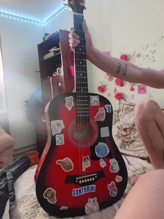 Акустическая гитара продам