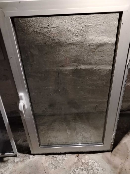 Алуминиев прозорец с каса и комарник 75см на 120см