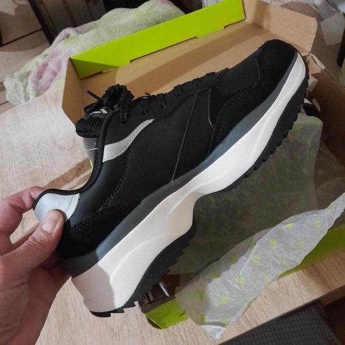 Продам новые Кроссовки Demix