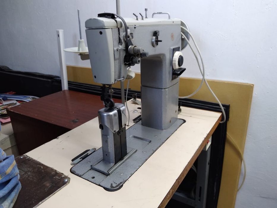 Двухигольная швейная машина